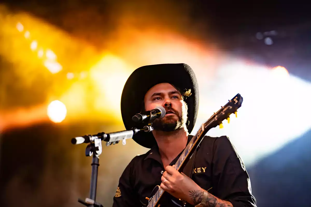 Shakey Graves playing live